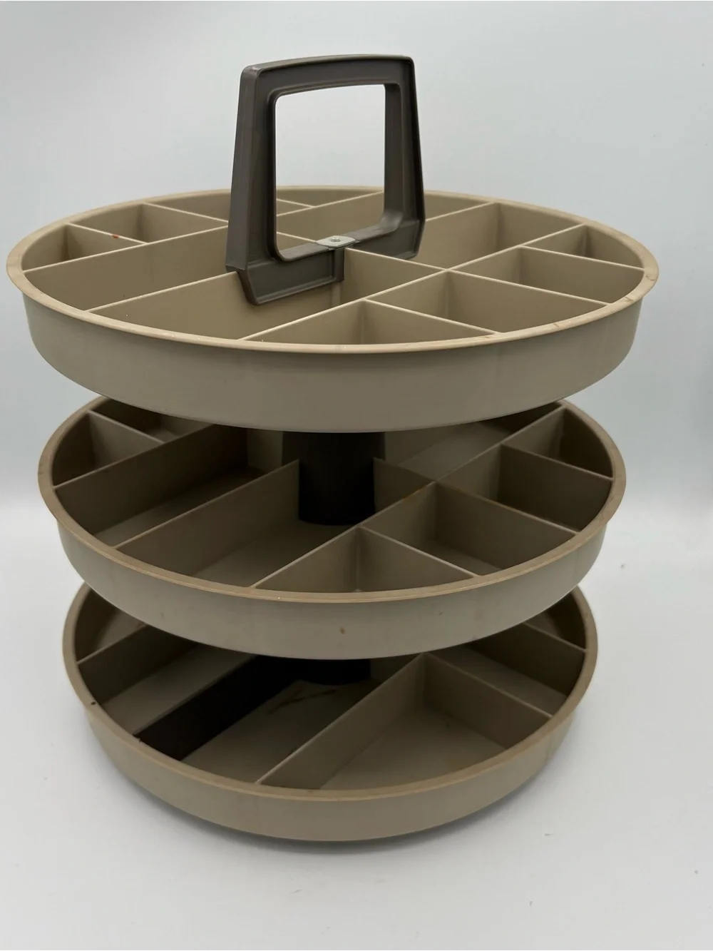Rubbermaid tier lazy